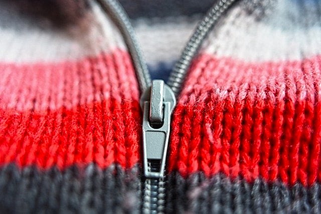 Ремонт молнии на свитере